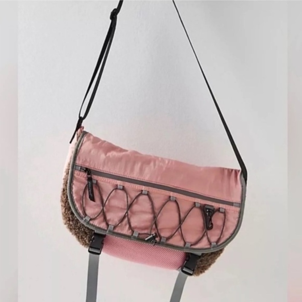 NWT Free People Movement Playoff Sherpa Messenger Bag in Mauve 18x11 $138 New